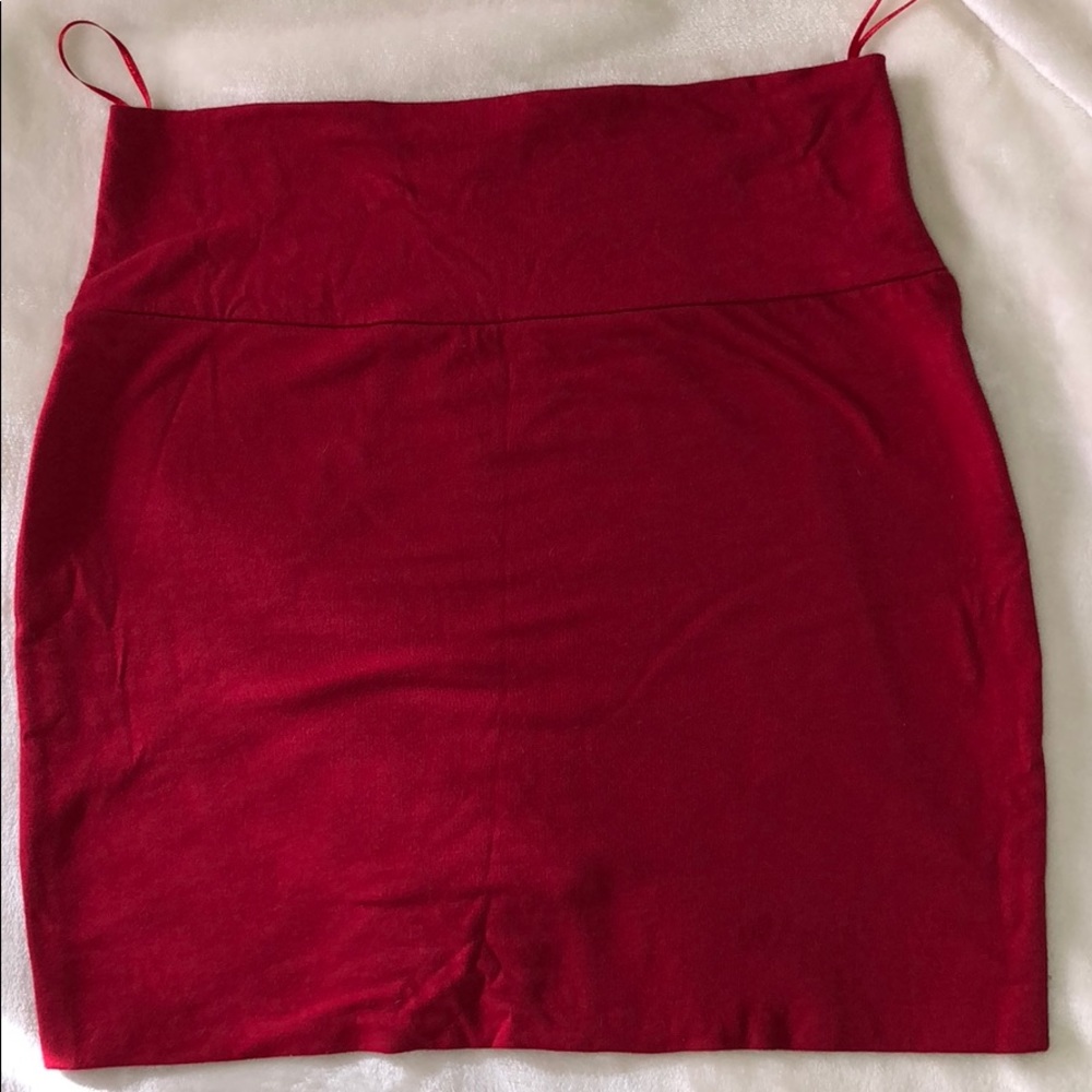 Stretchy red skirt